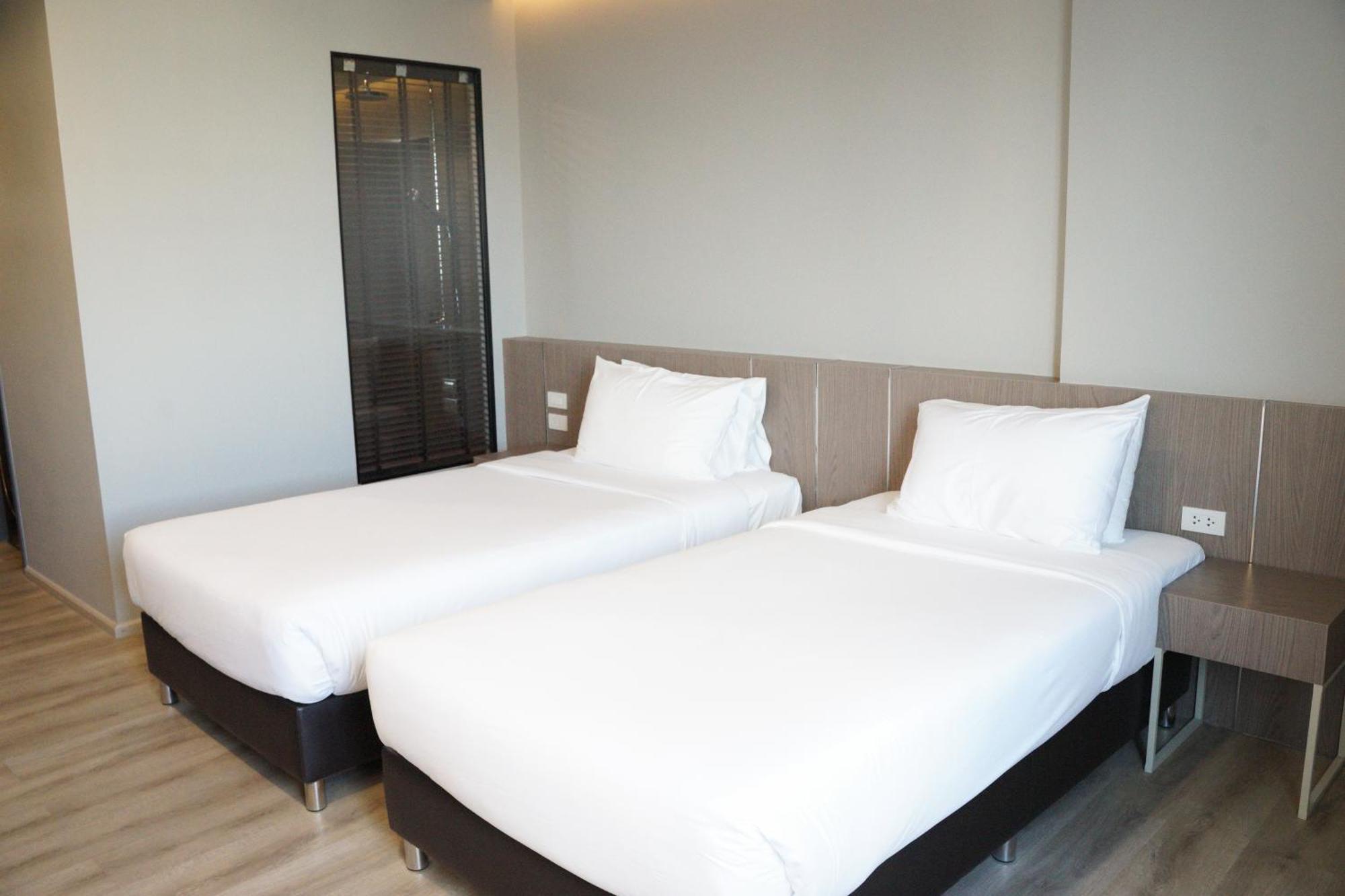 The Rise Suites Hotel, Chiang Mai - Sha Extra Plus Exteriör bild